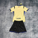Conjunto infantil 2º Equipación 25/26 FC Barcelona x Kobe Bryant