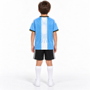 Kit Infantil Argentina Edición Especial – Camiseta Celeste y Blanca con Pantalón Corto Negro