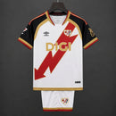 Conjunto Niño Rayo Vallecano 1ª Equipación 2026/27 - foto real