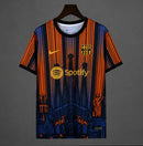 Camiseta FC Barcelona Edición Especial – Sagrada Familia Naranja y Azul